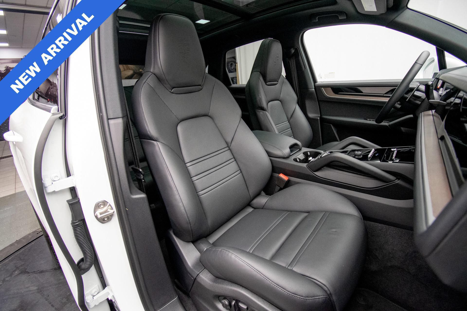 Used 2025 Porsche Cayenne S AWD/4WD image 15