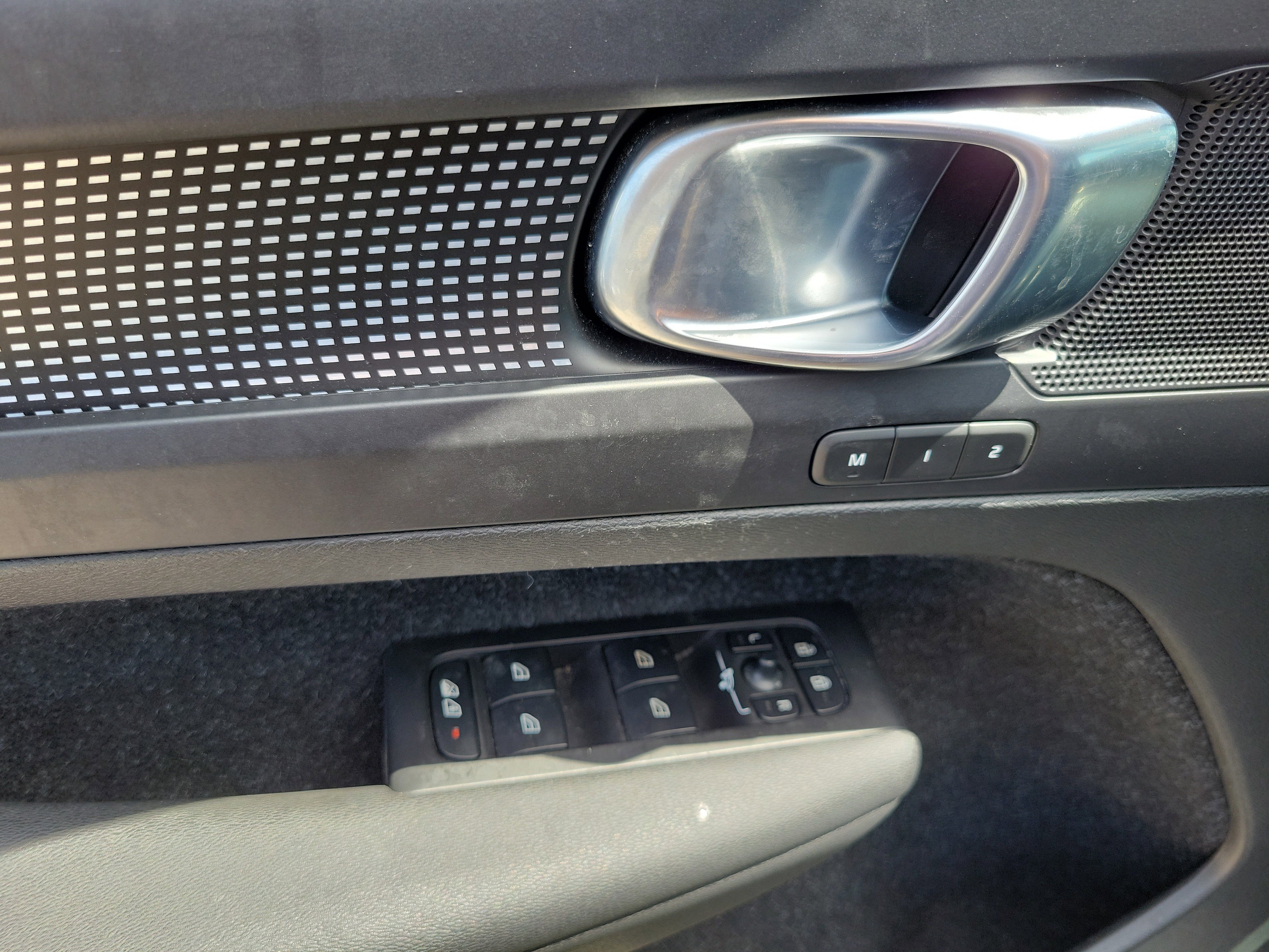 Used 2020 Volvo XC40 T4 R-Design w/ Protection Package Premier image 20