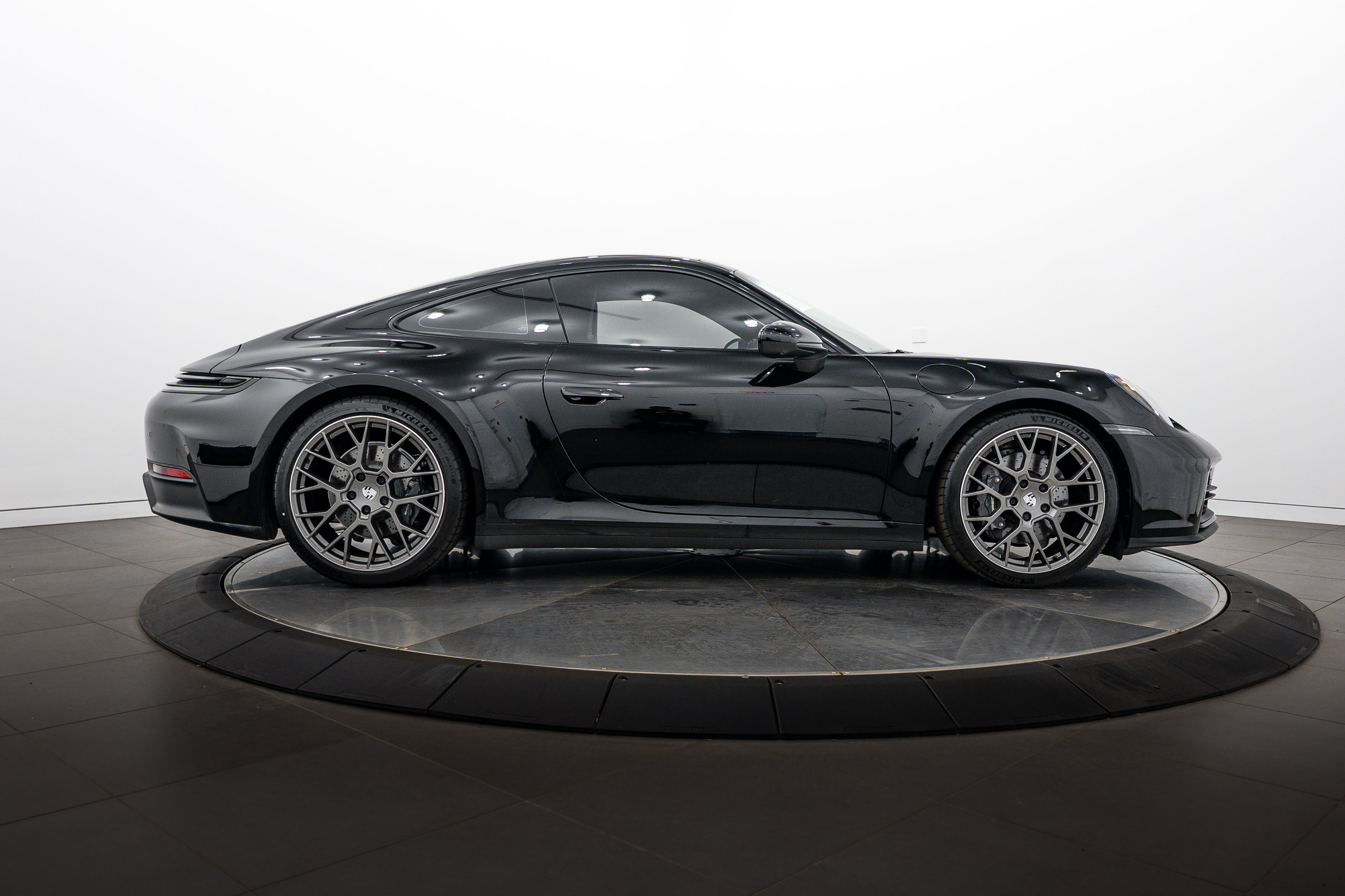 Certified 2025 Porsche 911 Carrera w/ Premium Package RWD image 8
