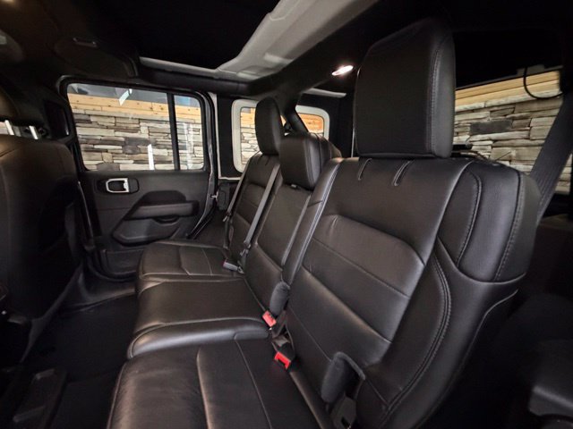 Used 2022 Jeep Wrangler Unlimited Sahara AWD/4WD image 31