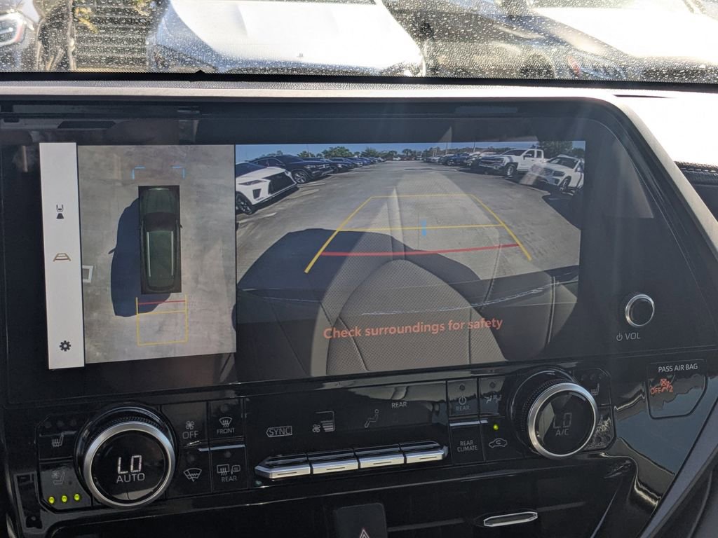 Used 2024 Toyota Highlander Limited image 11