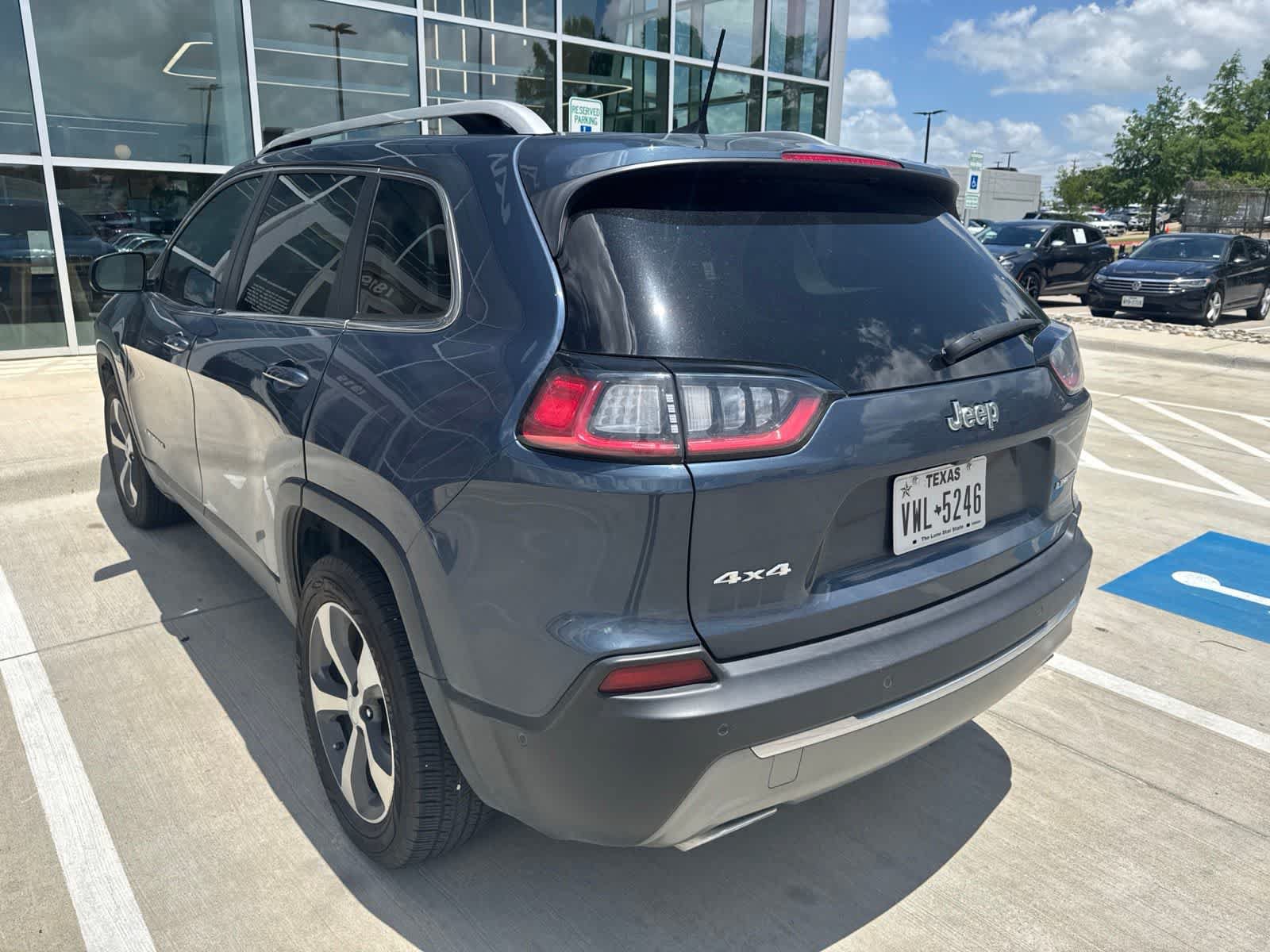 Used 2021 Jeep Cherokee Limited w/ Mopar Interior Package AWD/4WD image 4
