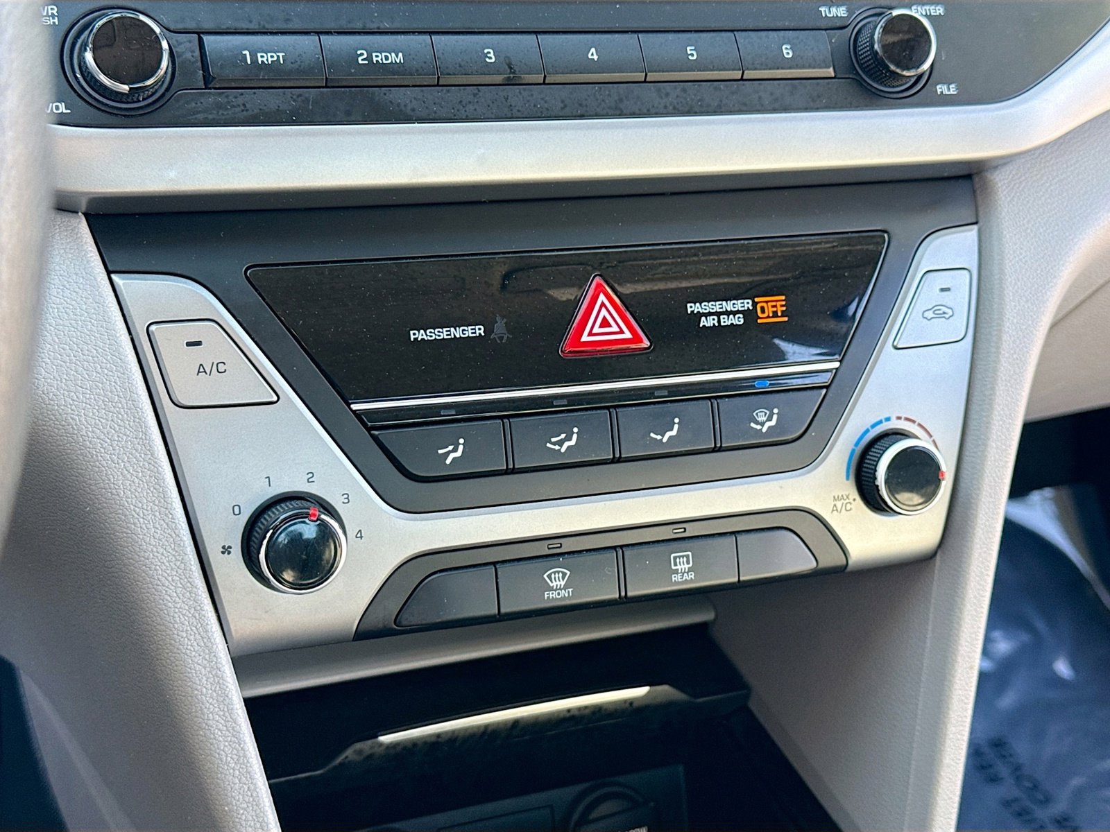 Used 2017 Hyundai Elantra SE image 10