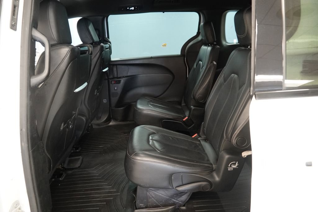 Used 2018 Chrysler Pacifica Touring-L Plus w/ S Appearance Package FWD image 24