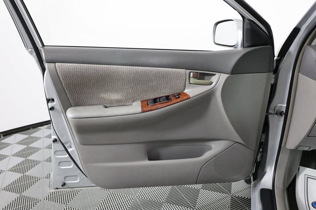 Used 2005 Toyota Corolla LE FWD image 12