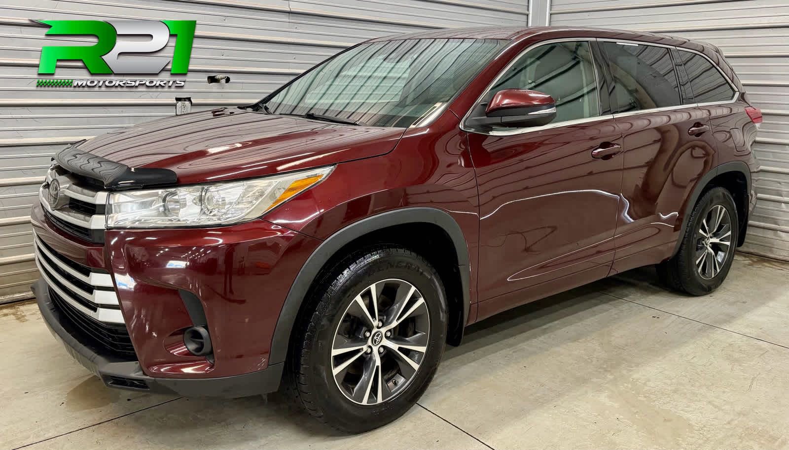 Used 2018 Toyota Highlander LE AWD/4WD image 1