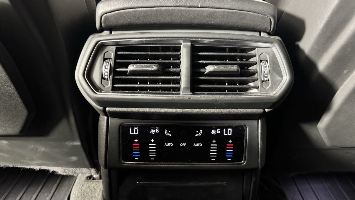 Used 2019 Lamborghini Urus AWD/4WD image 35
