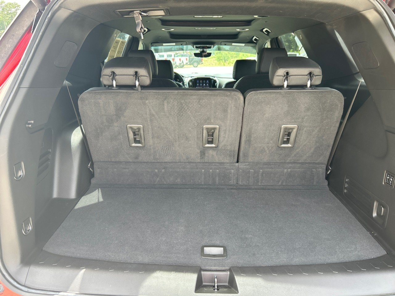 Used 2023 Chevrolet Traverse High Country w/ LPO, 'HIT The Road' Package FWD image 6
