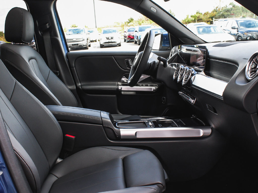 Used 2025 Mercedes-Benz GLB 250 4MATIC image 44