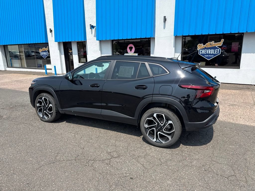 Used 2025 Chevrolet Trax RS FWD image 14
