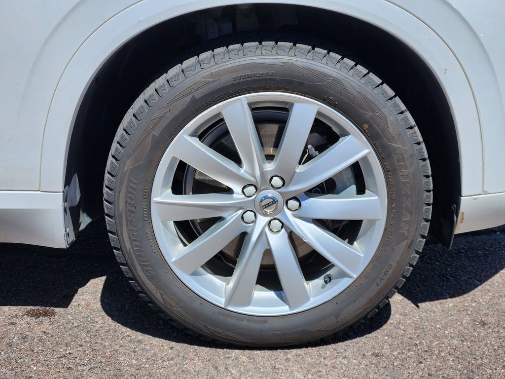 Used 2016 Volvo XC90 T6 Momentum w/ Momentum Plus Package AWD/4WD image 30