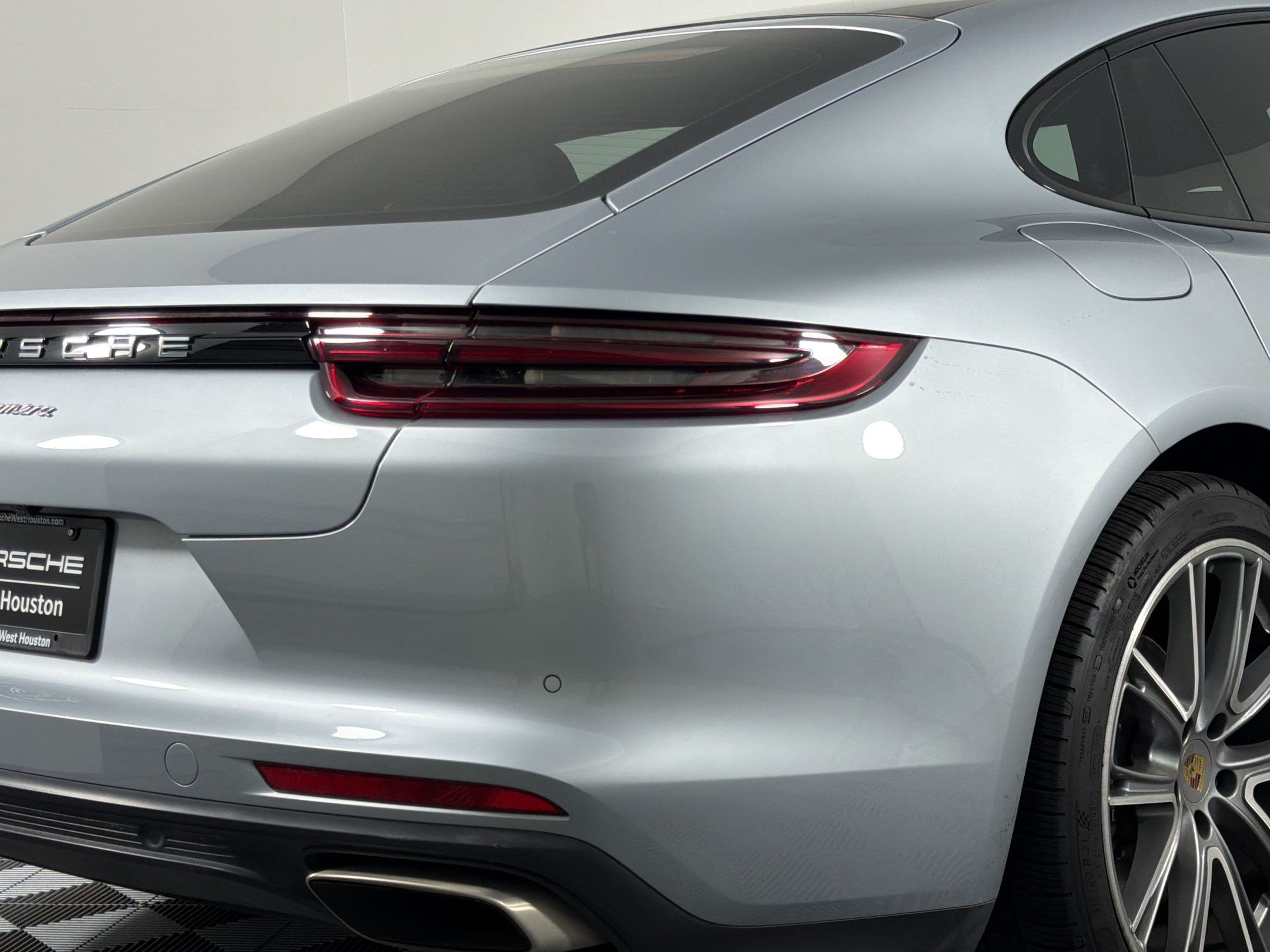 Certified 2019 Porsche Panamera image 27