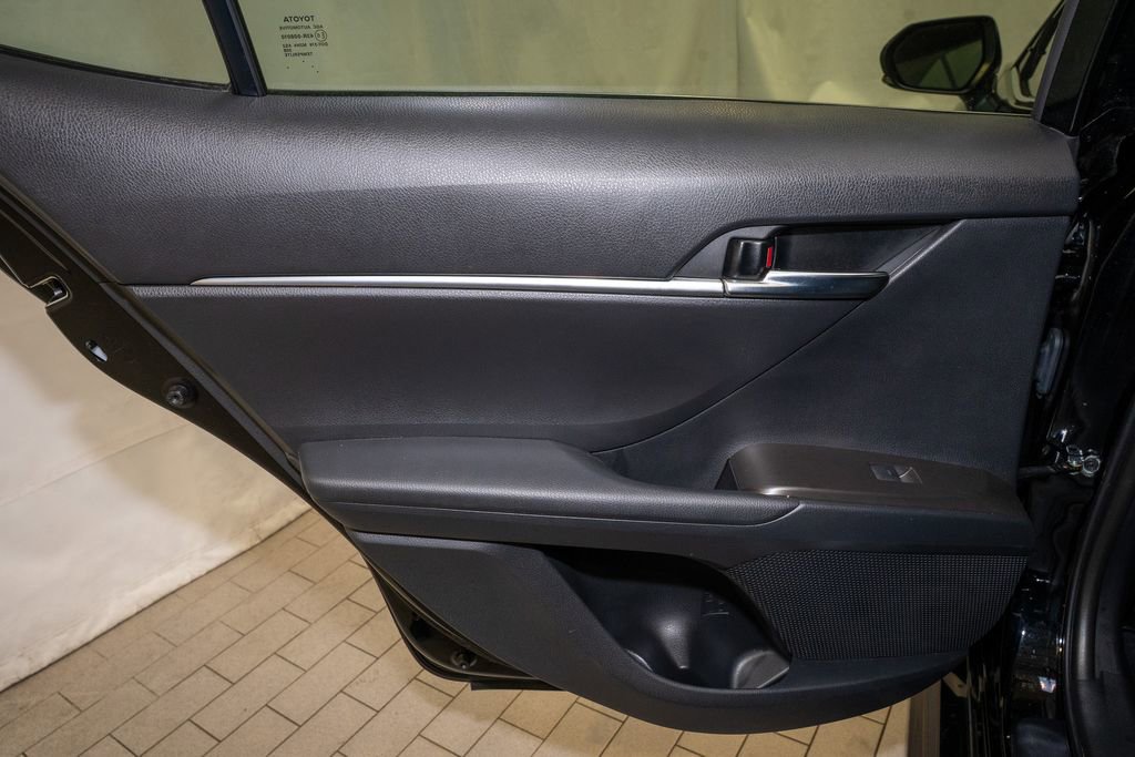 Used 2023 Toyota Camry SE image 8