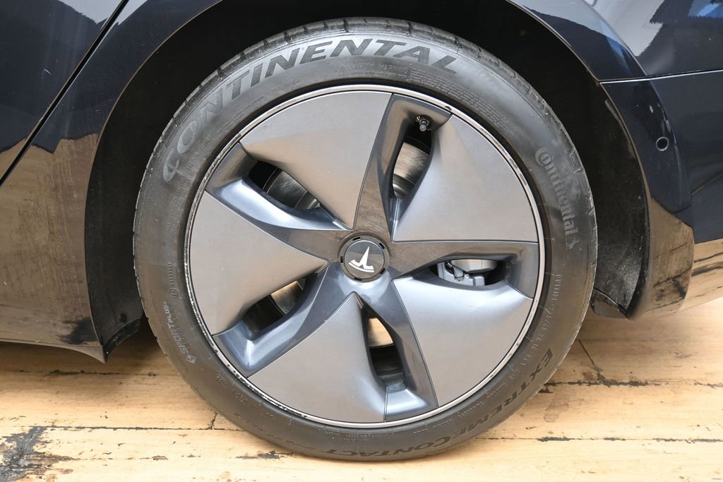 Used 2018 Tesla Model 3 Long Range RWD image 13