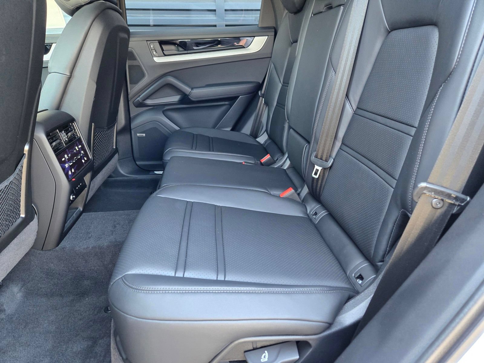 New 2025 Porsche Cayenne S AWD/4WD image 18