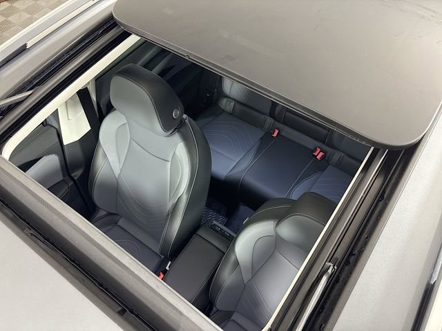 New 2025 Volkswagen Tiguan SE image 22