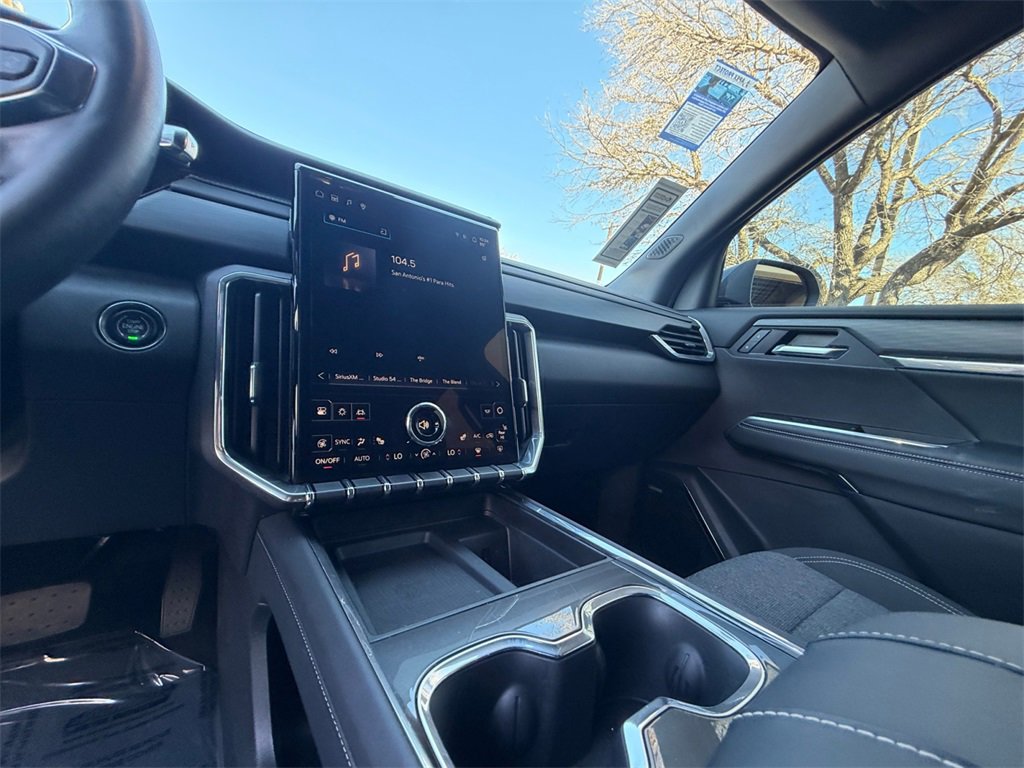 Used 2025 GMC Acadia Elevation image 15