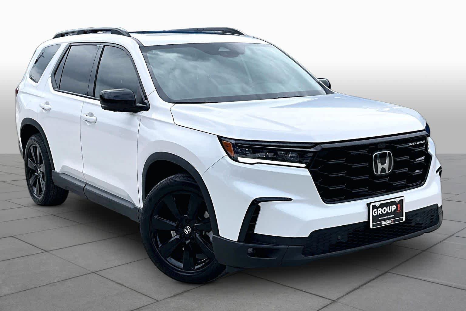 Used 2025 Honda Pilot Black Edition image 3
