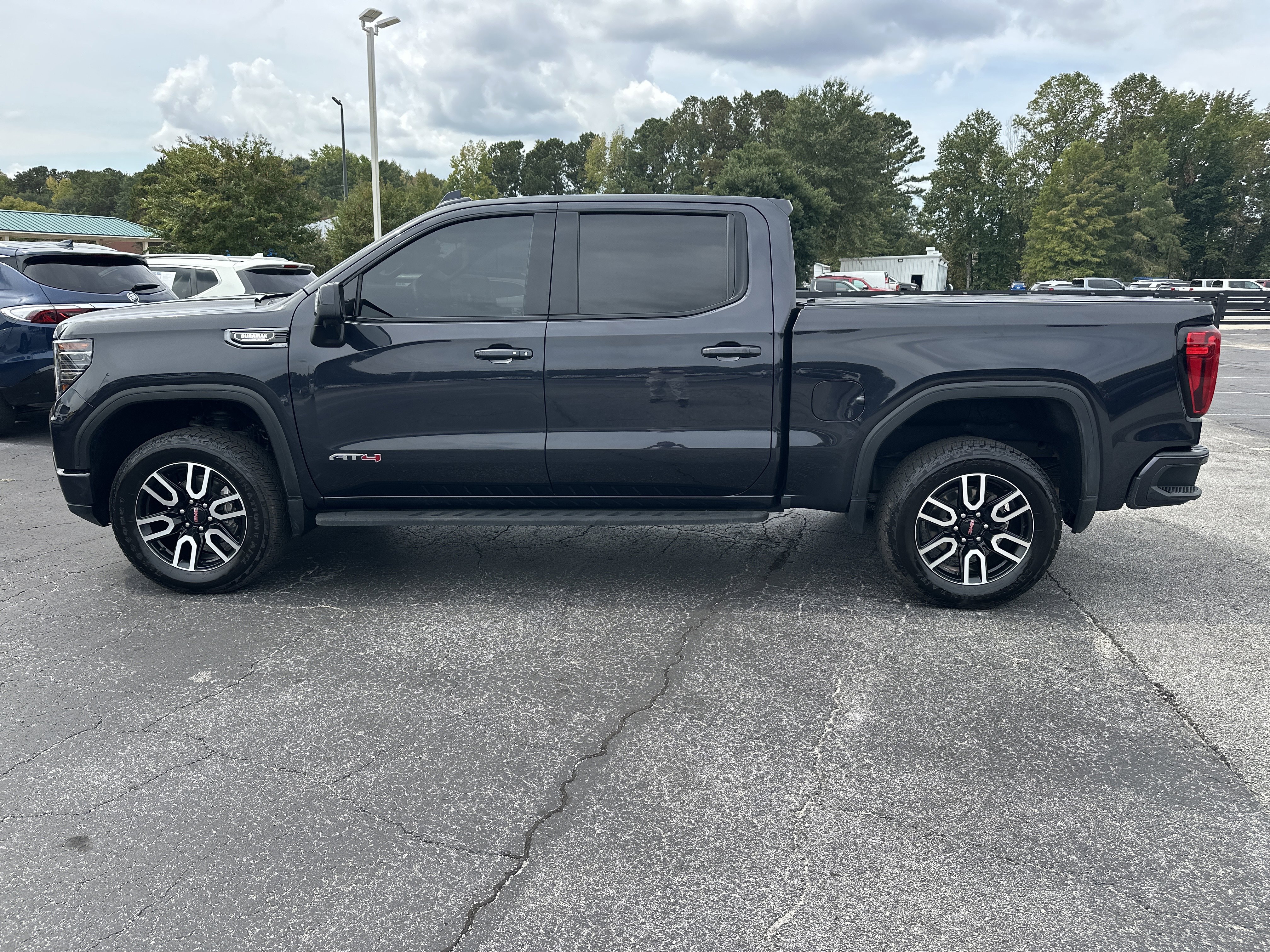 Used 2023 GMC Sierra 1500 AT4 w/ Technology Package image 5