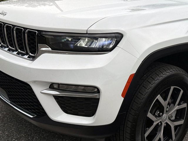 Used 2024 Jeep Grand Cherokee Limited AWD/4WD image 9