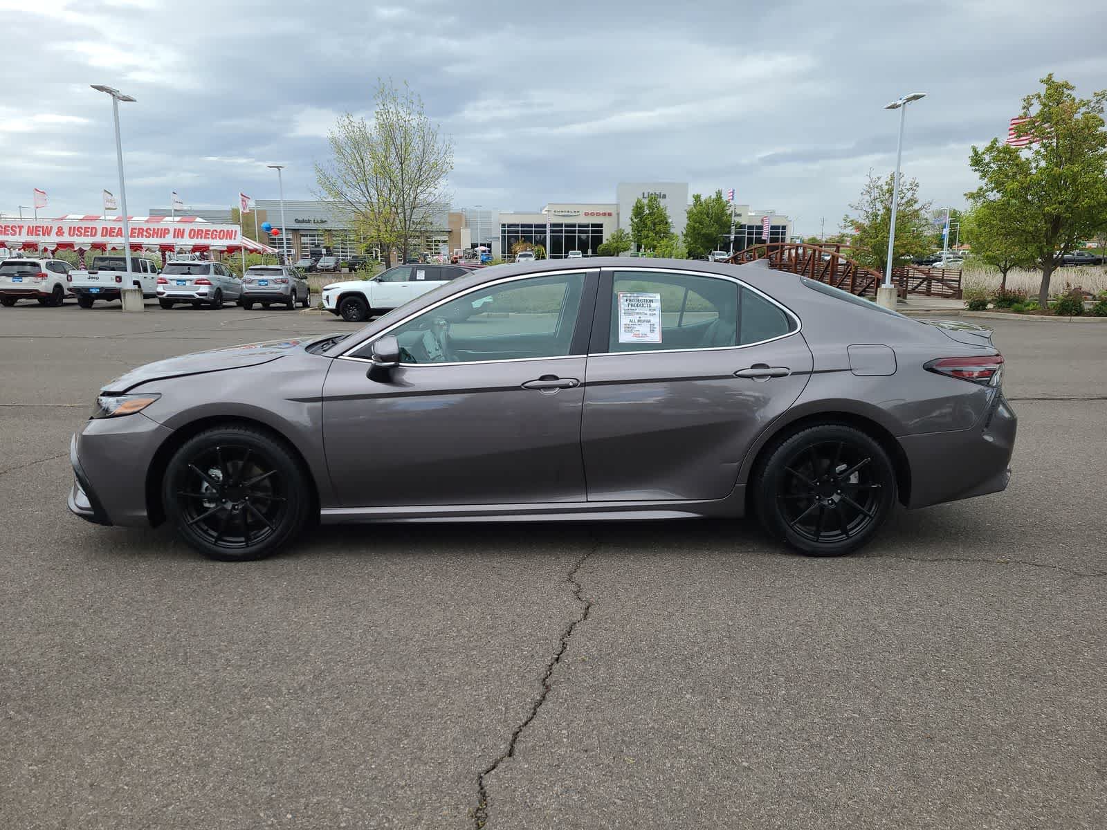 Used 2023 Toyota Camry SE w/ Cold Weather Package FWD image 11