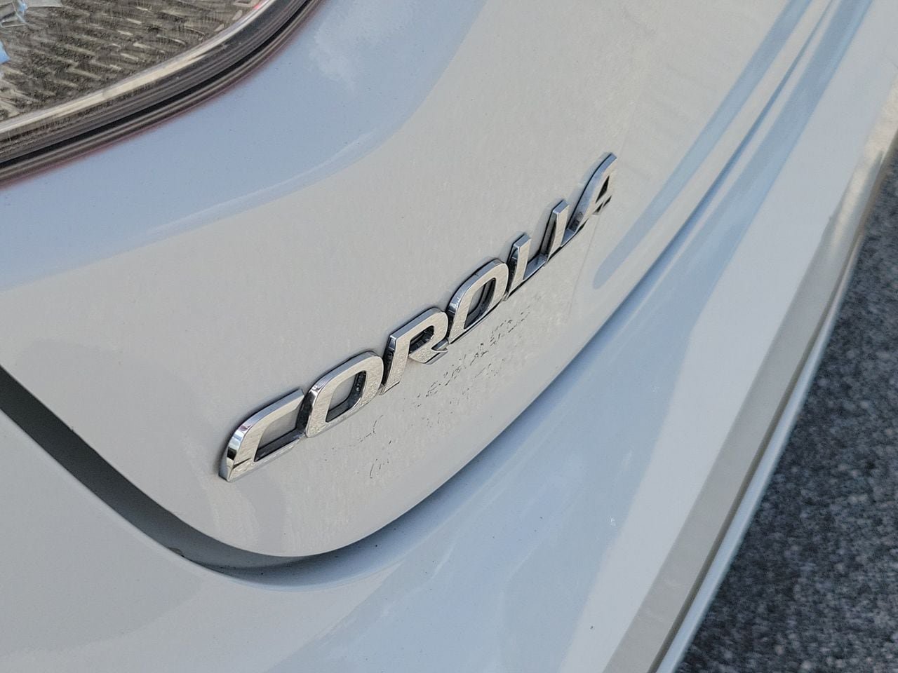 Used 2020 Toyota Corolla LE FWD image 6