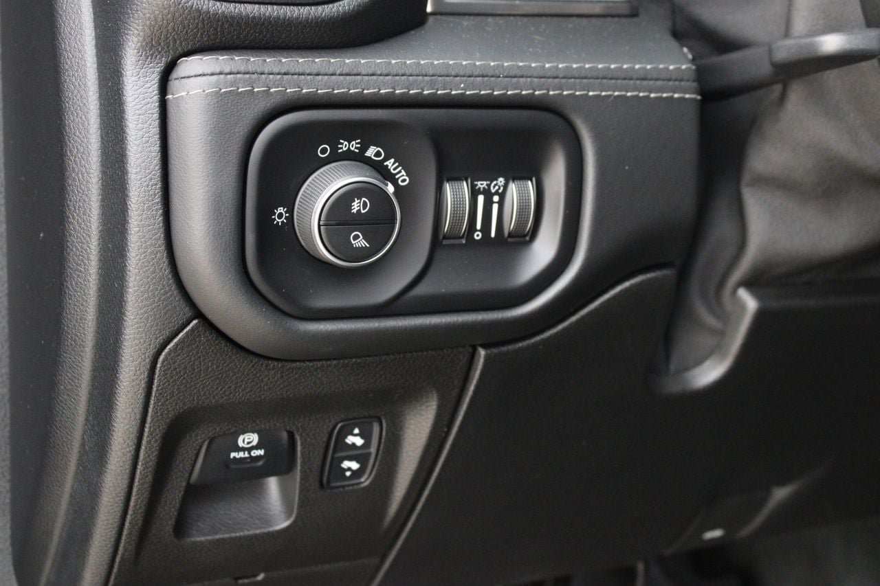 Used 2019 RAM 1500 Limited AWD/4WD image 11