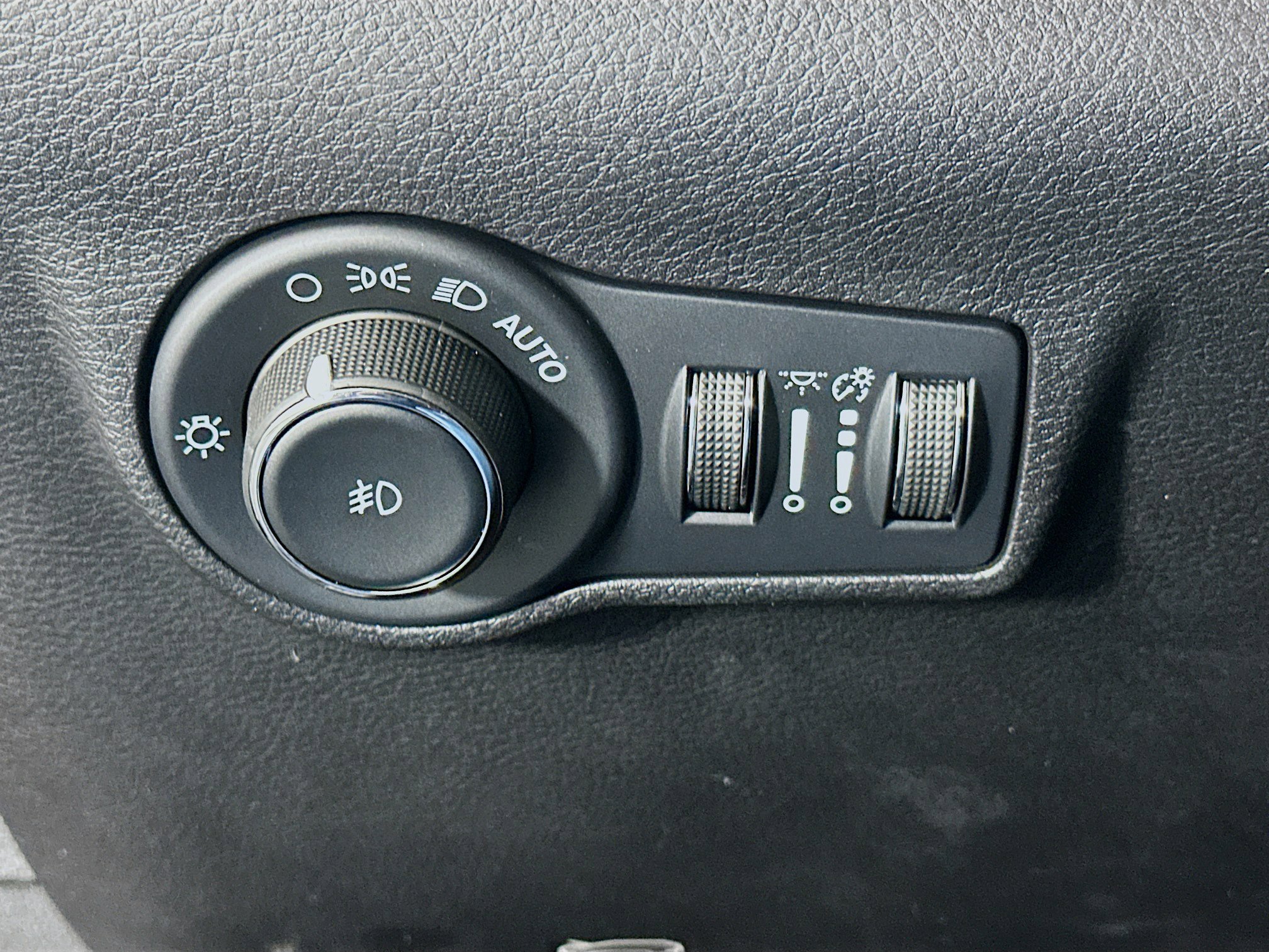 Used 2023 Jeep Compass Latitude AWD/4WD image 17