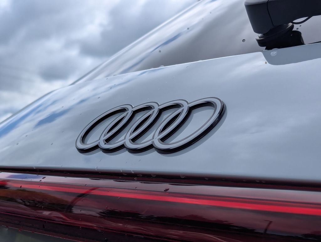Used 2024 Audi Q8 e-tron Premium Plus w/ Premium Plus Package AWD/4WD image 35