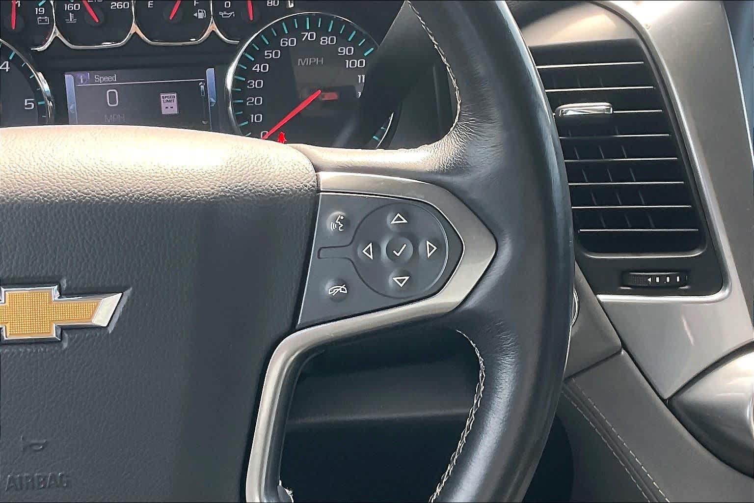 Used 2018 Chevrolet Suburban LT RWD image 25