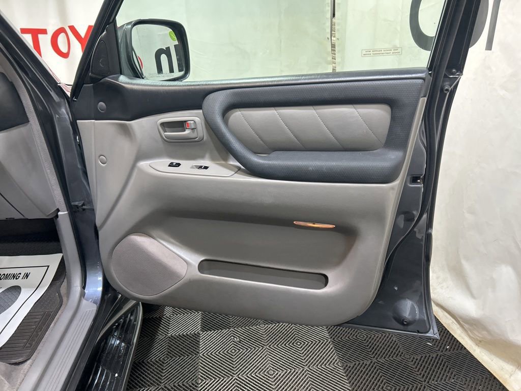 Used 2004 Toyota Land Cruiser image 11