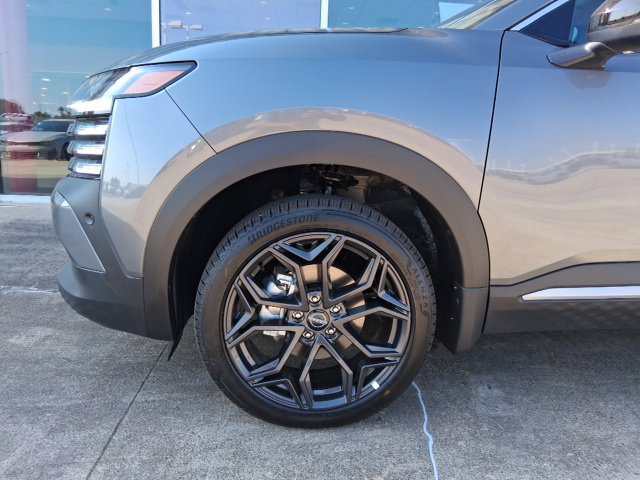 New 2027 Nissan Kicks SR w/ Cold Weather Package FWD image 5