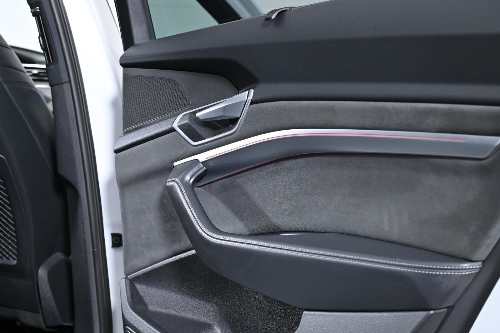 Used 2022 Audi e-tron Chronos image 33