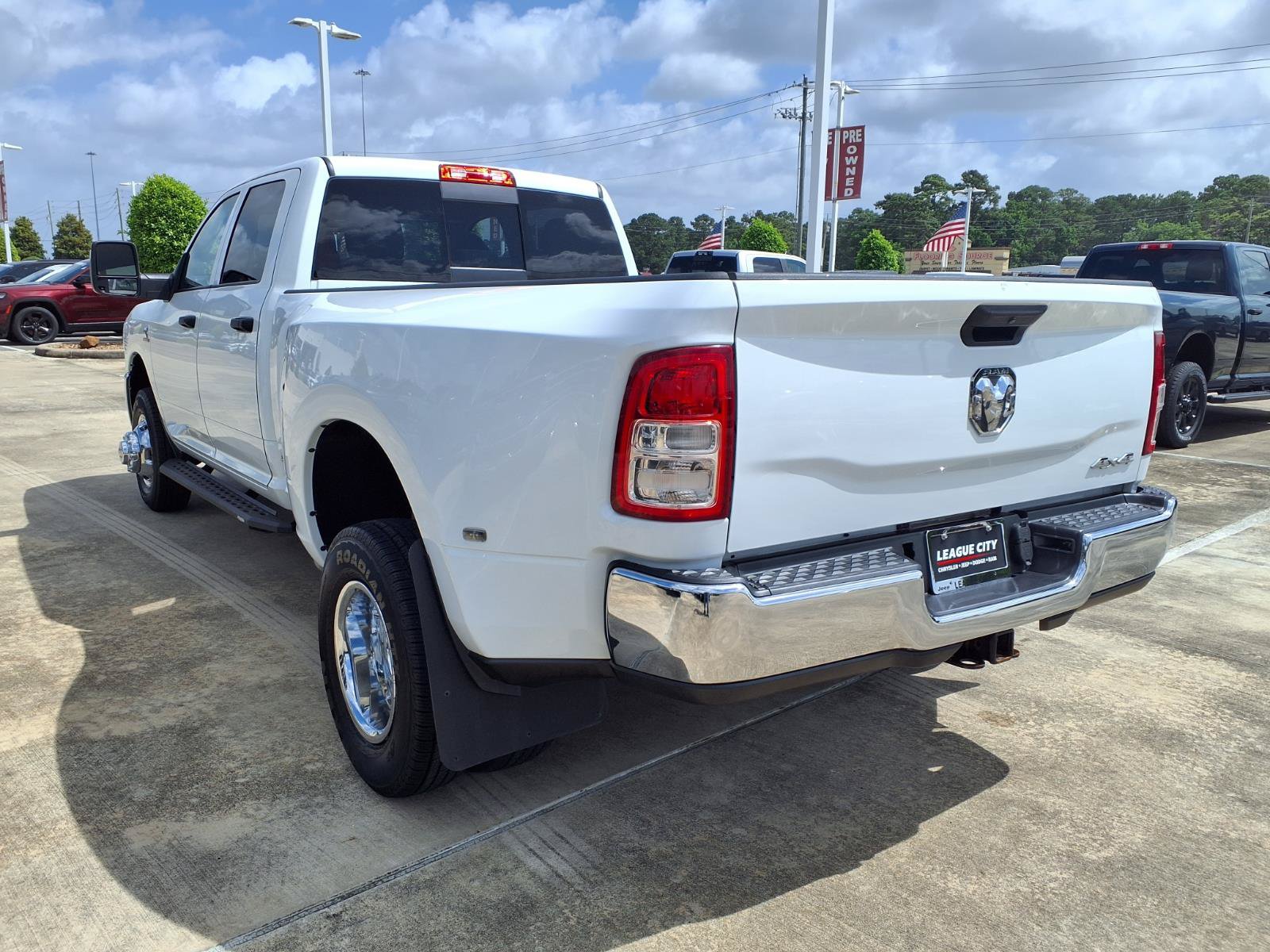 Used 2024 RAM 3500 Tradesman w/ Chrome Appearance Group AWD/4WD image 2