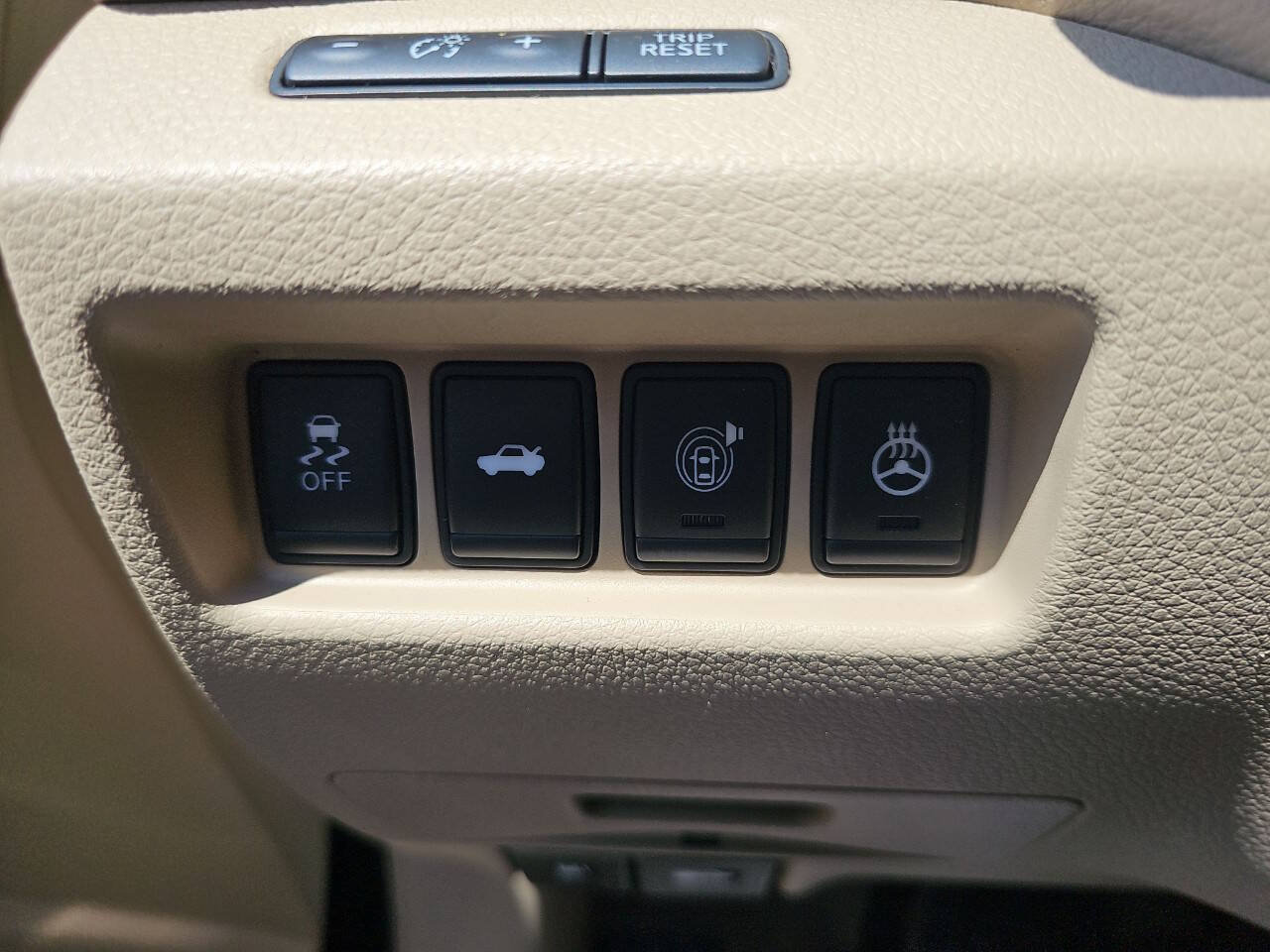 Used 2013 Nissan Altima 2.5 SL w/ Technology Pkg FWD image 23