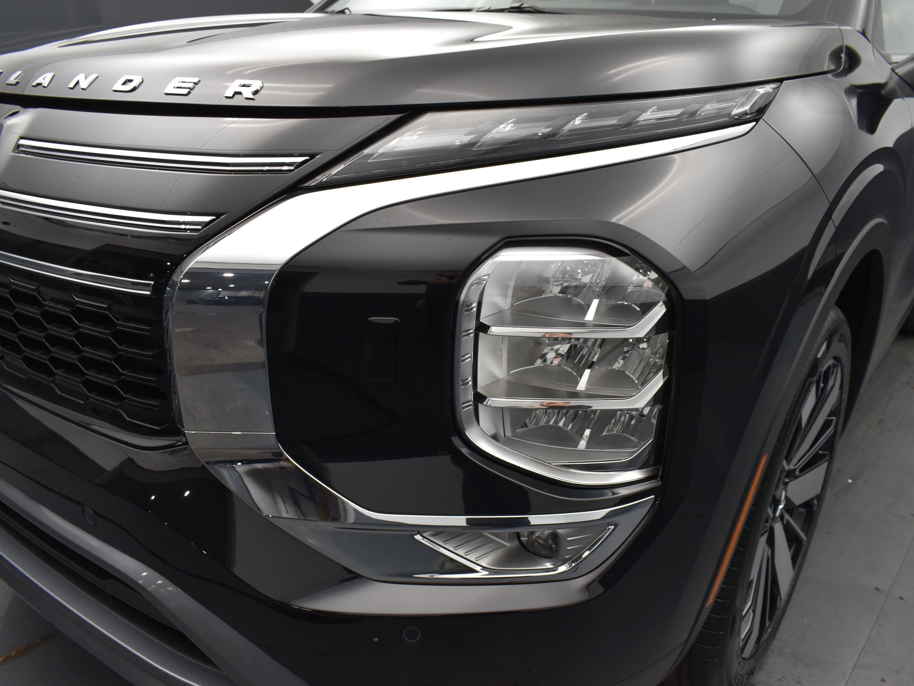 New 2025 Mitsubishi Outlander SE image 5