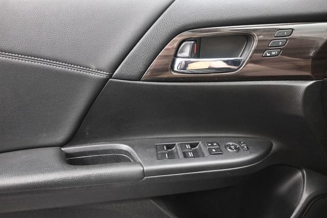 Used 2017 Honda Accord EX-L image 25