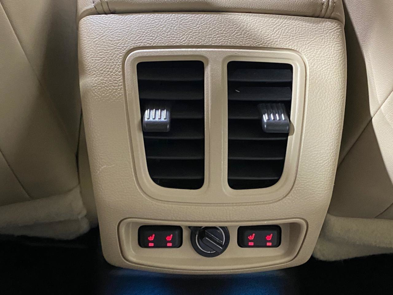 Used 2013 Ford Taurus Limited FWD image 13