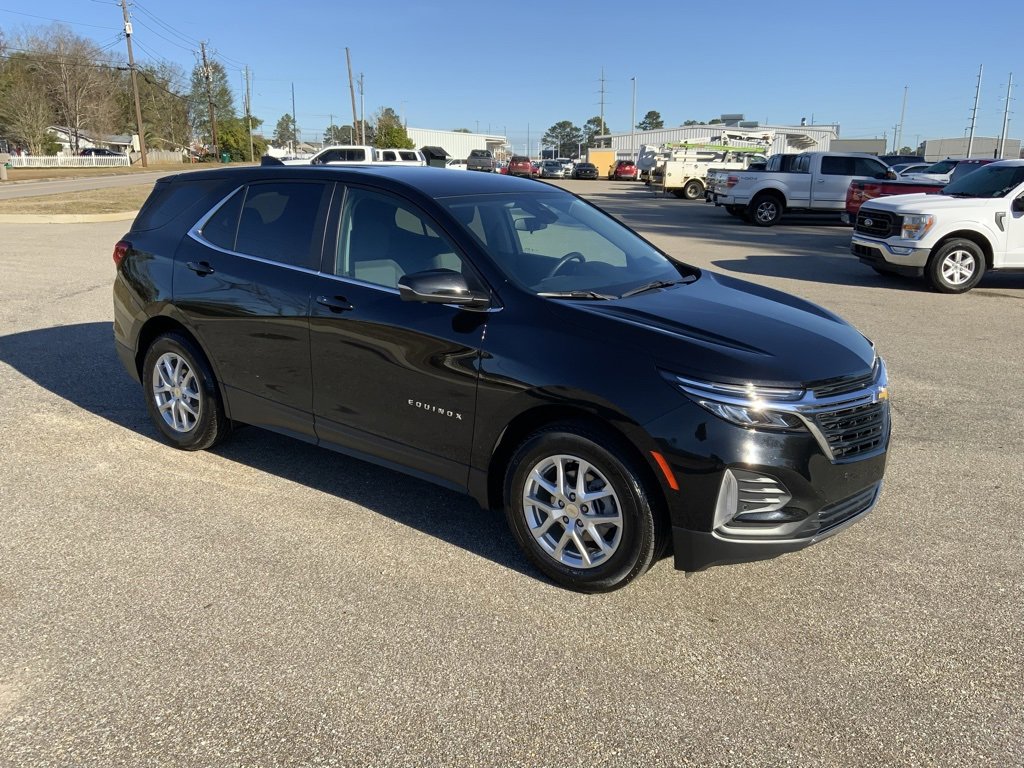 Used 2024 Chevrolet Equinox LT image 2