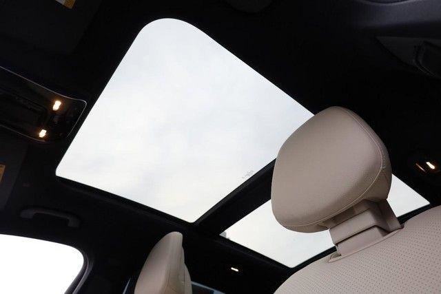 Used 2024 Mercedes-Benz GLC 300 4MATIC image 10