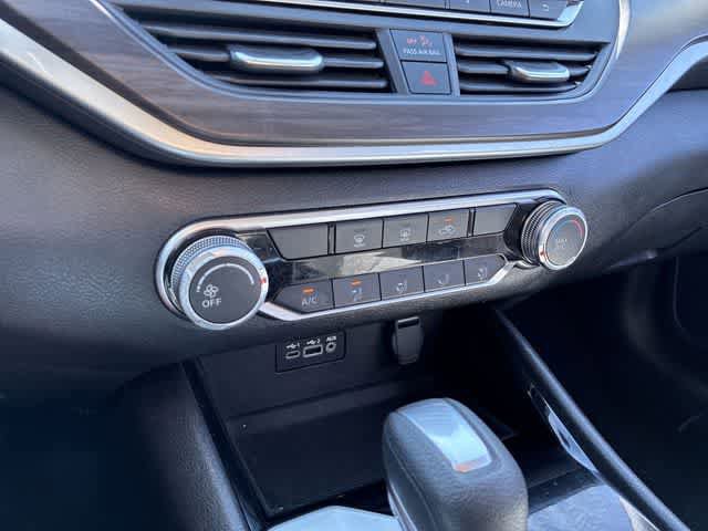 Used 2024 Nissan Altima 2.5 SV FWD image 39