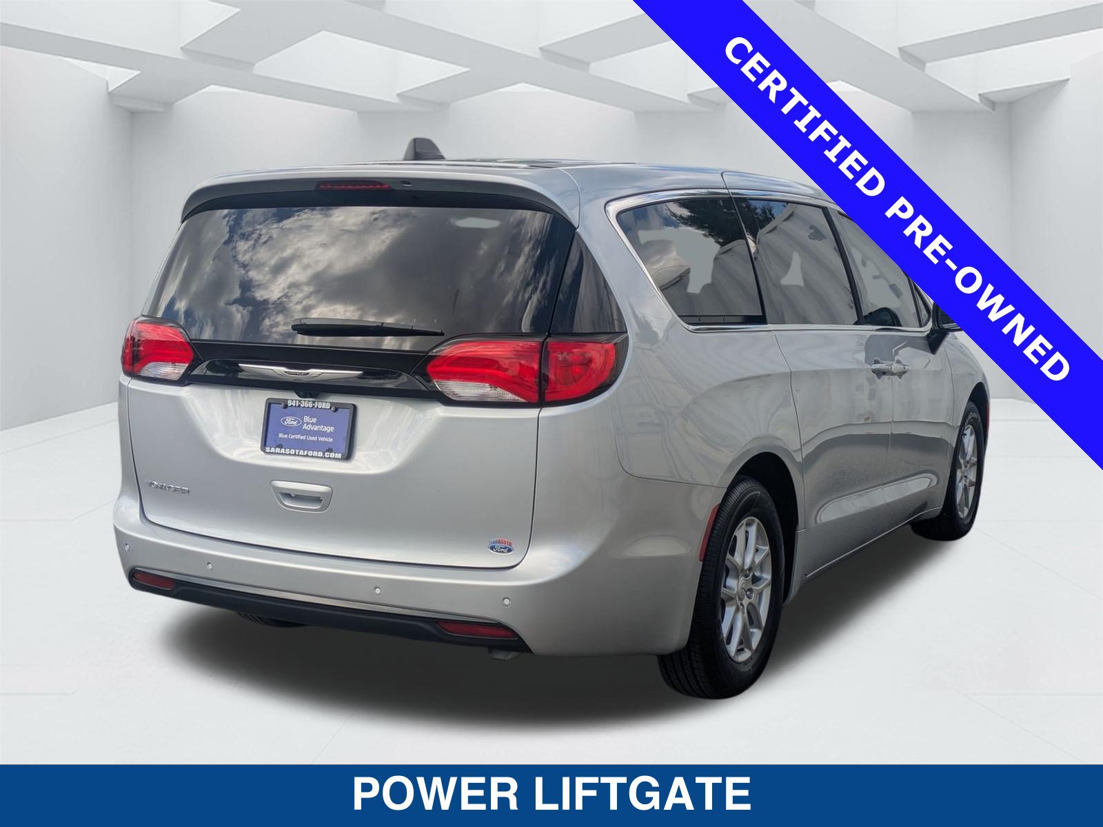 Used 2026 Chrysler Voyager LX FWD image 5
