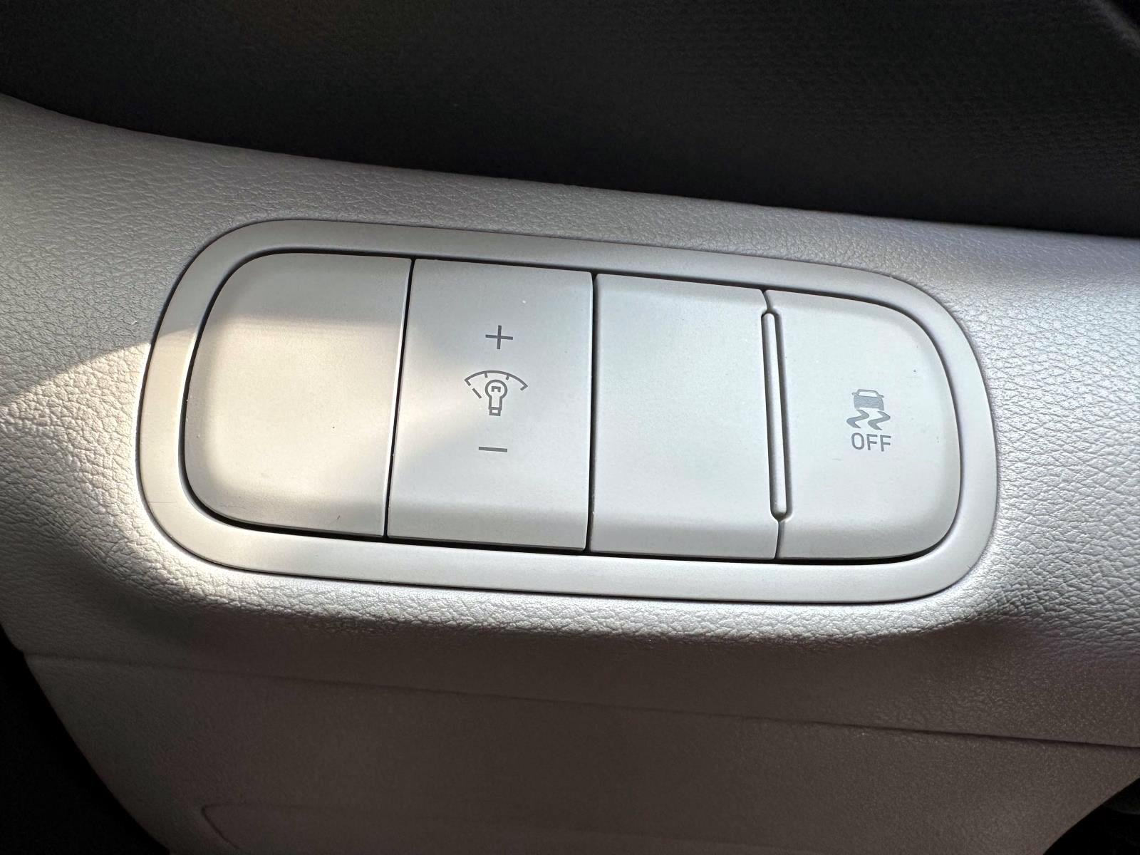 Used 2024 Hyundai Venue SEL FWD image 16
