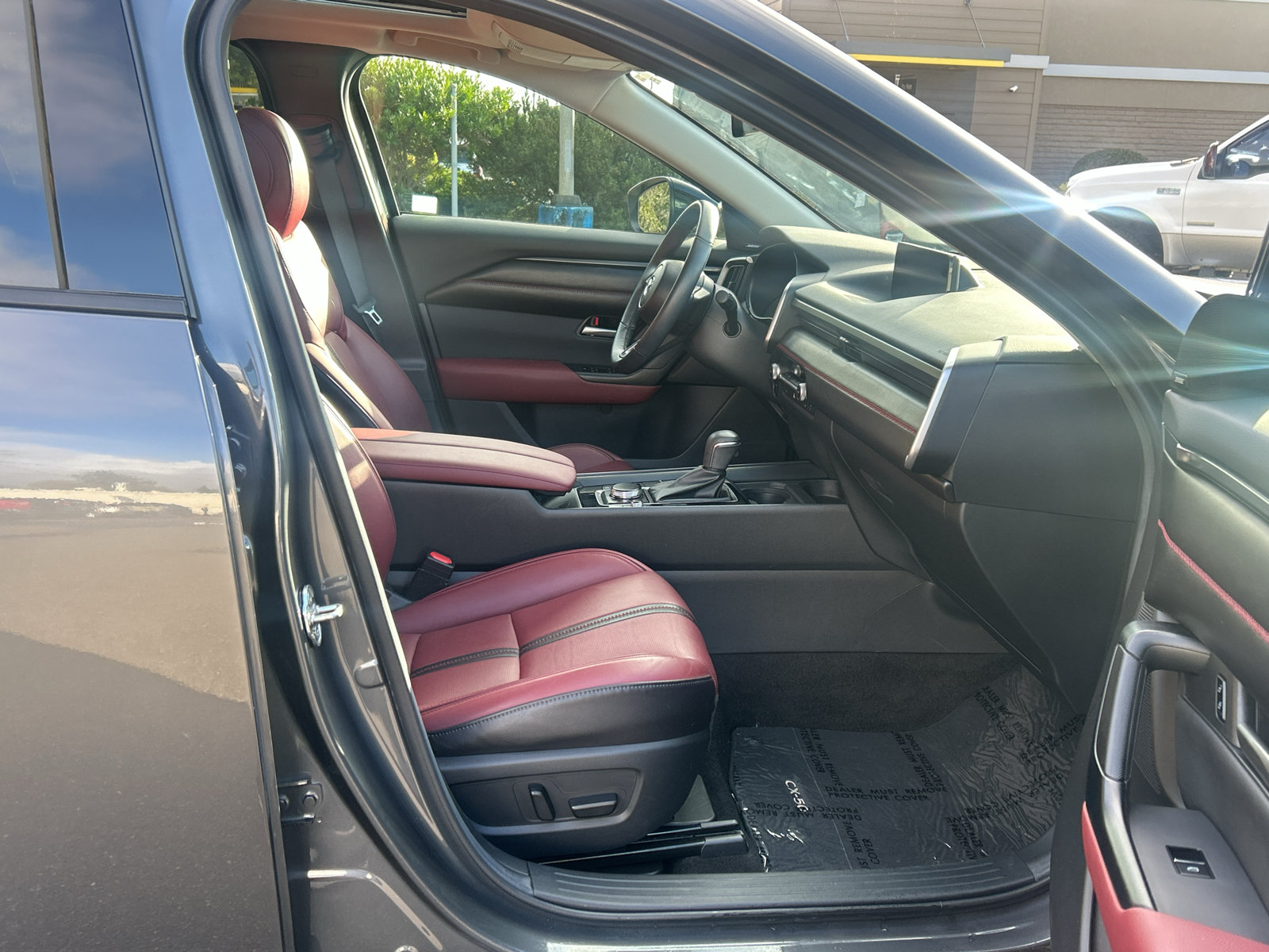 Used 2025 MAZDA CX-50 AWD 2.5 Hybrid w/ Premium Pkg image 28