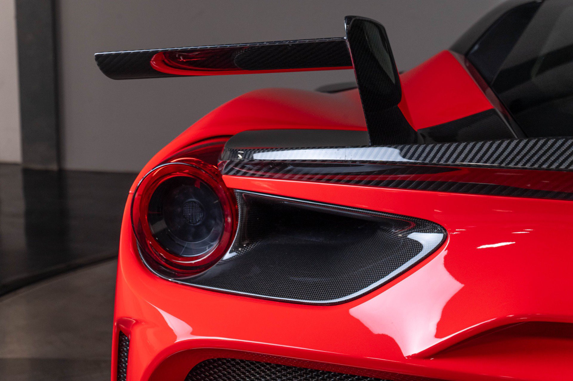 Used 2016 Ferrari 488 GTB RWD image 69