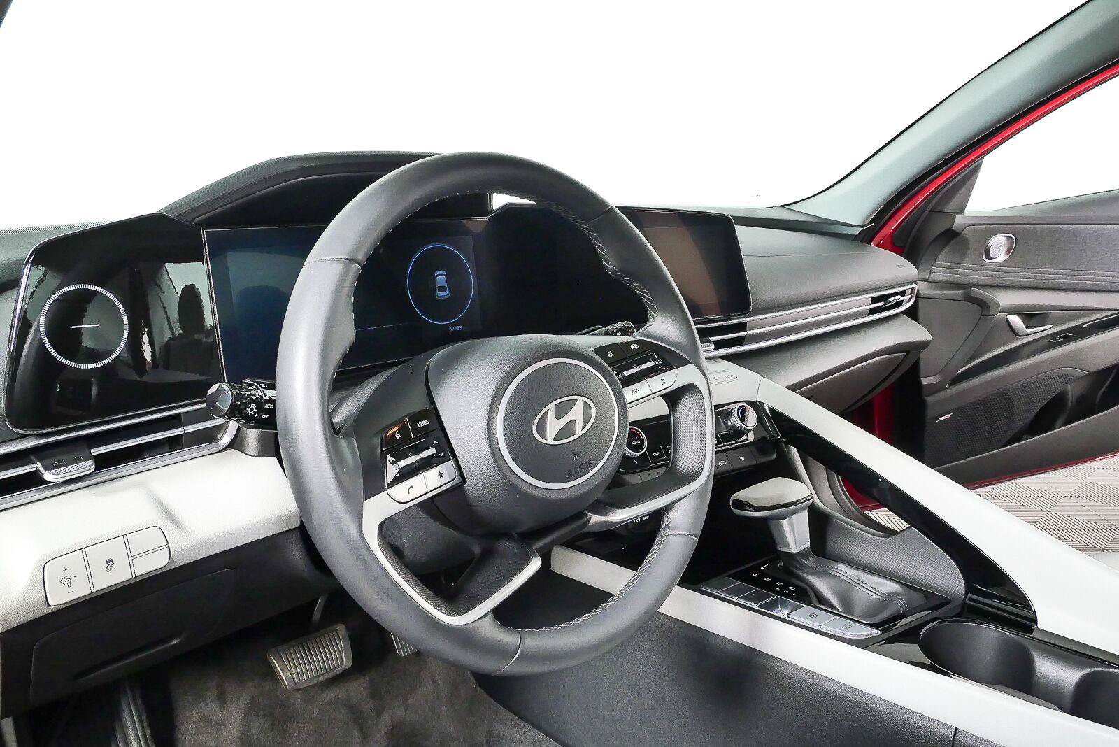 Used 2024 Hyundai Elantra Limited FWD image 4