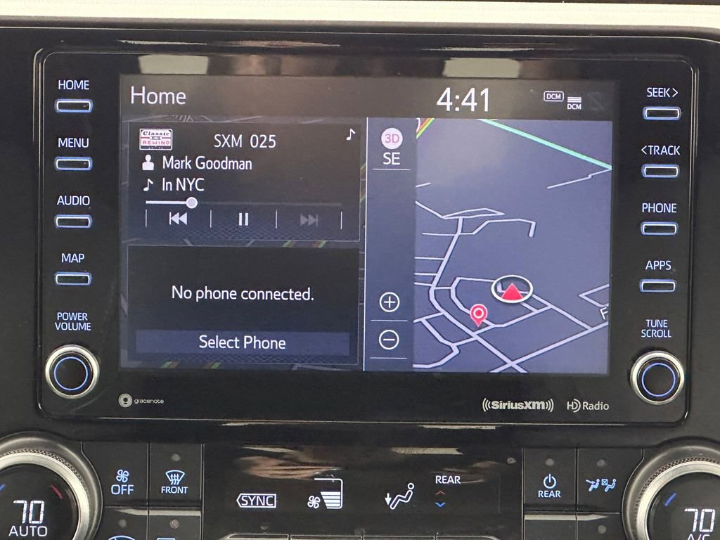 Used 2021 Toyota Highlander XLE AWD/4WD image 25