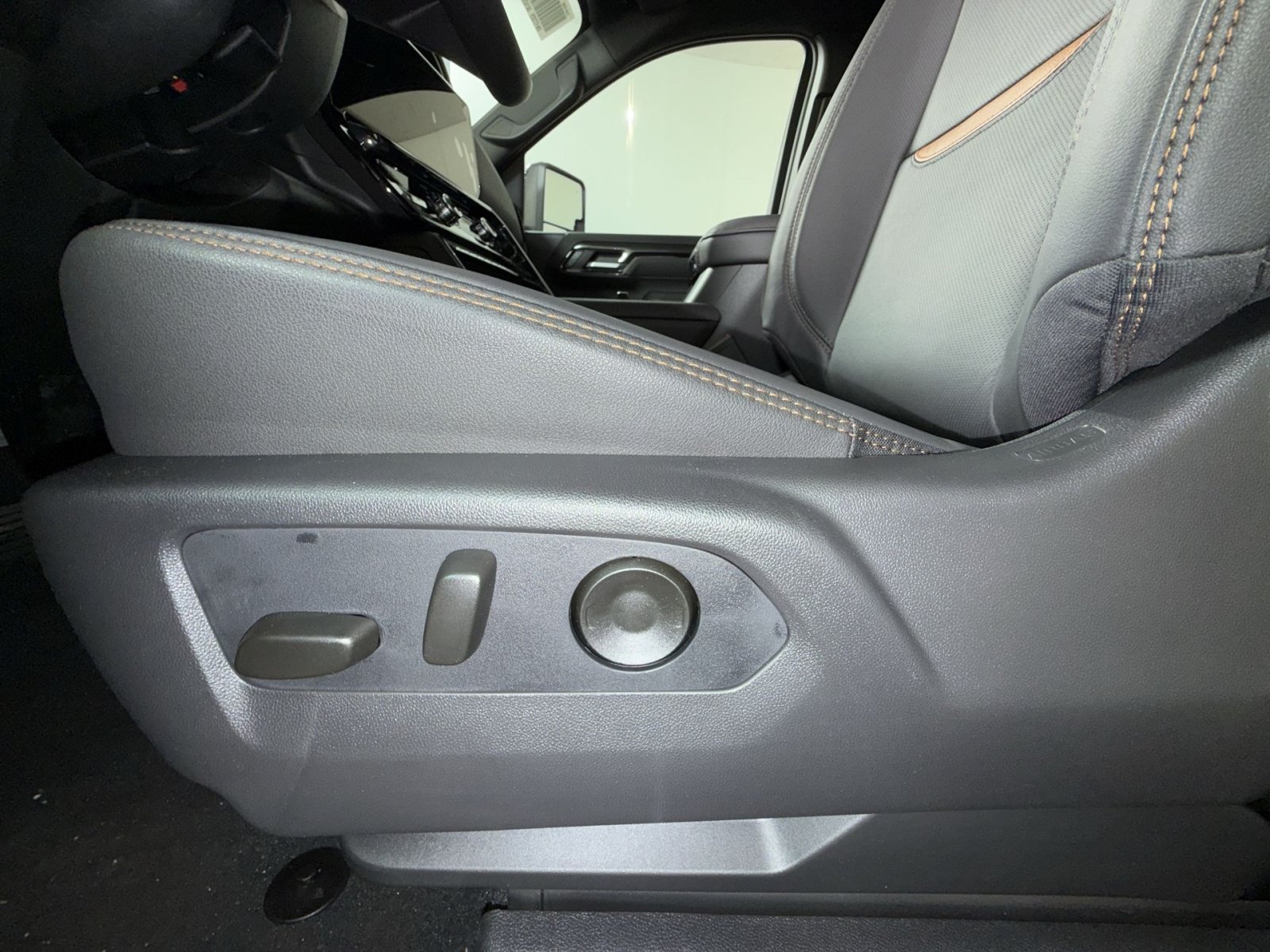 New 2026 GMC Sierra 2500 AT4 w/ Technology Package AWD/4WD image 14