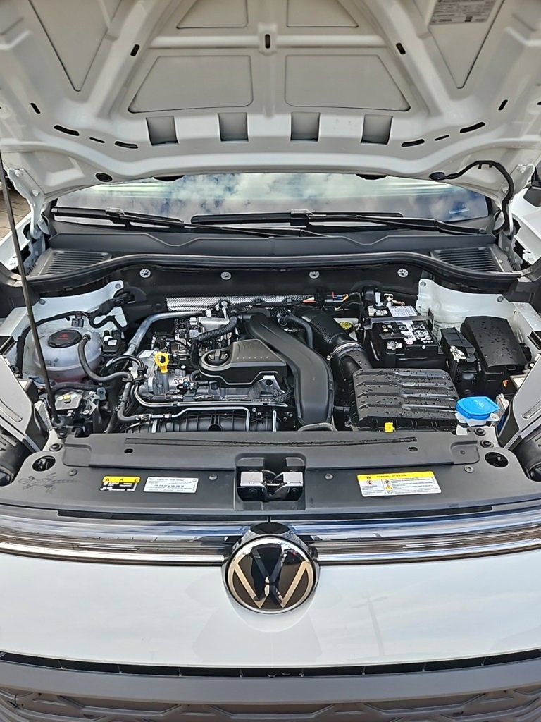 Used 2025 Volkswagen Taos SE image 10