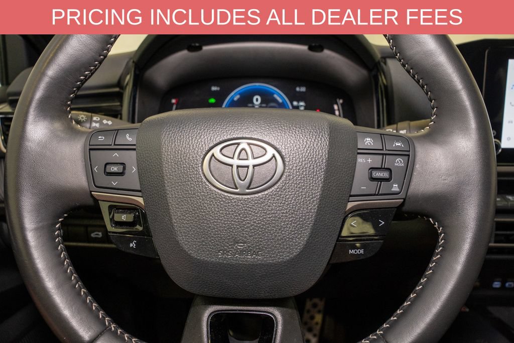 Used 2025 Toyota Camry SE FWD image 18